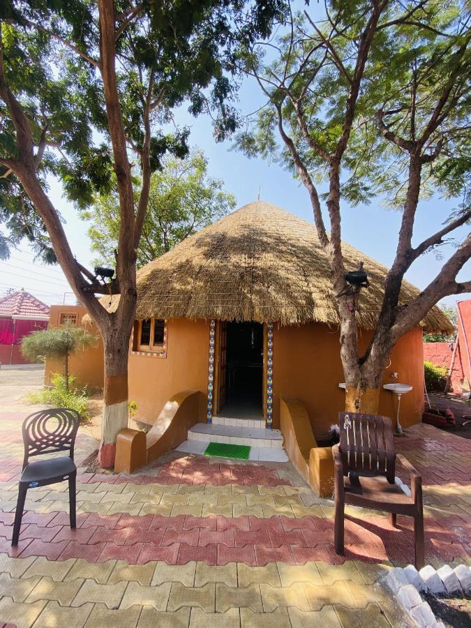Santkrupa Villa Resort Nakhtarana Exterior photo