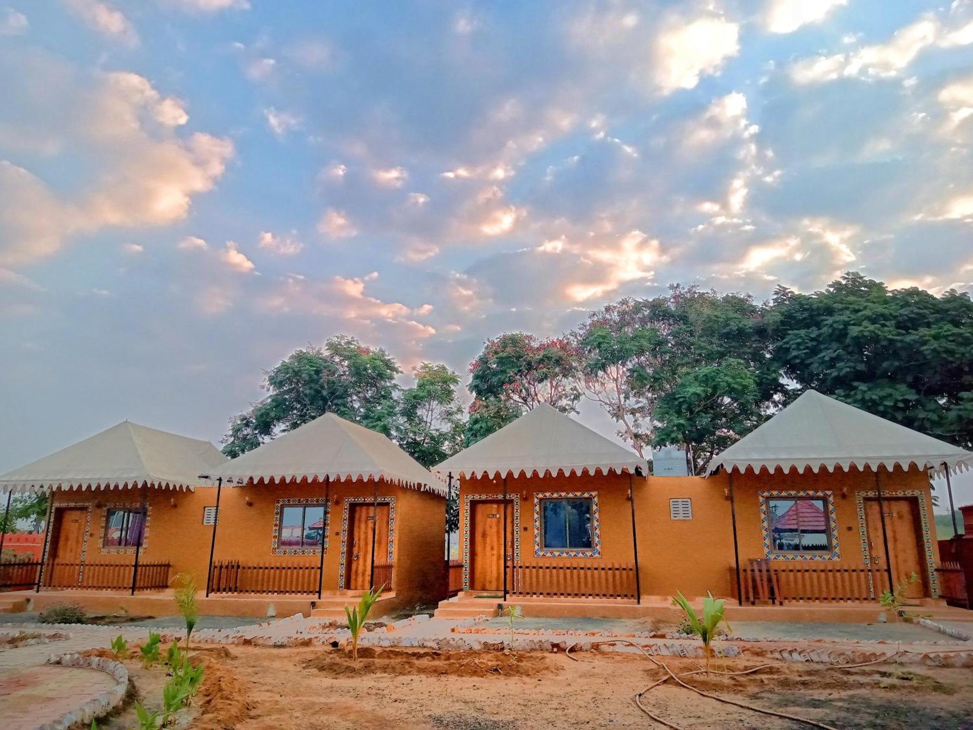 Santkrupa Villa Resort Nakhtarana Exterior photo
